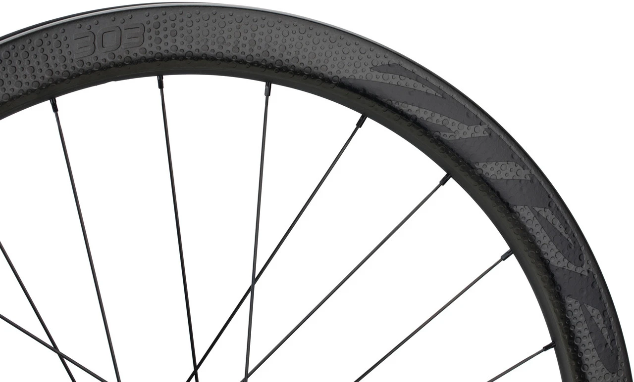 ZIPP 303 Firecrest® Carbon Clincher Tubeless Disc 6-Loch Laufrad 5 ZIPP 303 Firecrest® Carbon Clincher Tubeless Disc 6-Loch Laufrad – Bild 3