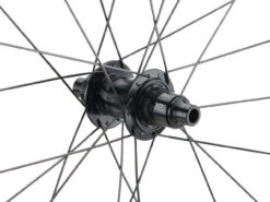 ZIPP 303 S Carbon Tubeless Disc Center Lock Laufradsatz 12 ZIPP 303 S Carbon Tubeless Disc Center Lock Laufradsatz -Shimano || dt-swiss || Schwalbe Verkäufe 475252
